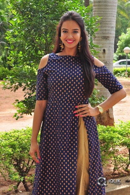 Poojitha-Ponnada-At-Darshakudu-Movie-Press-Meet